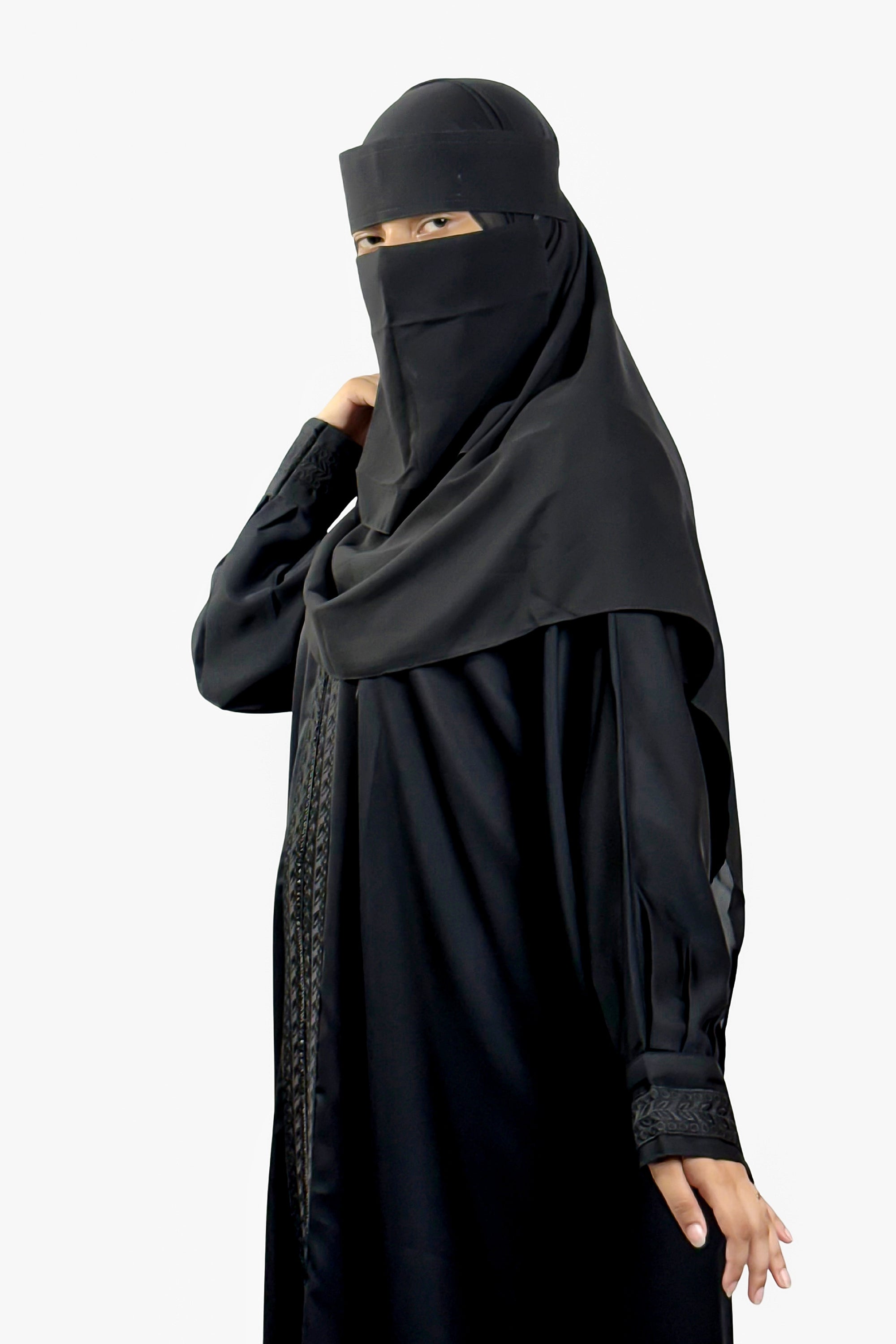 Classic Black Embroidered Abaya – Free Size | Premium Tiktok Fabric | Elegant Modest Wear